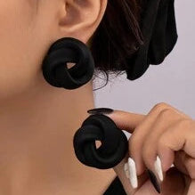 Elegante hohle Blumen Ohrringe