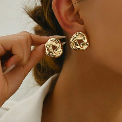 Elegante hohle Blumen Ohrringe