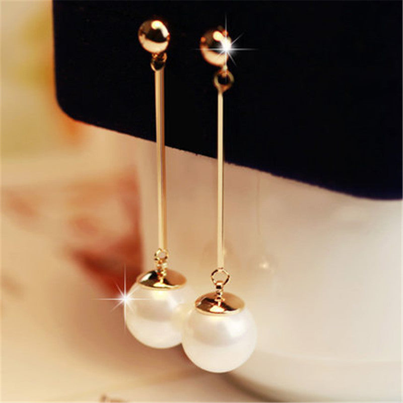 Elegante baumelnde Perlenohrringe aus Gold