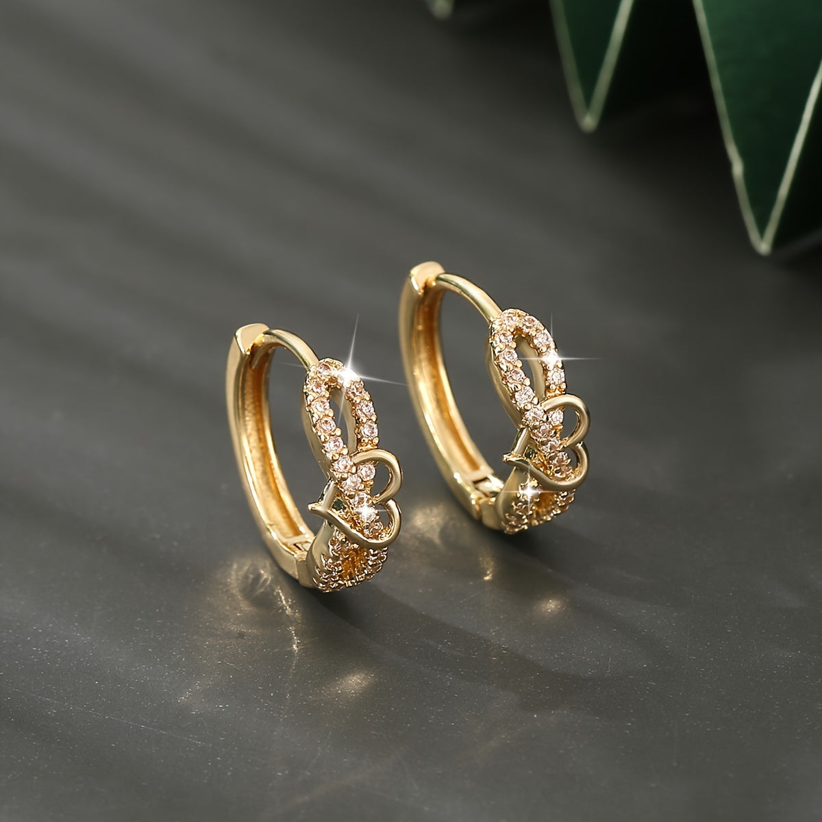 Eleganter Unendlichkeitsring in Gold