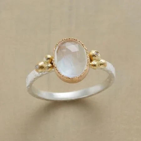 Anillo Piedra Blanca en Oro Vintage