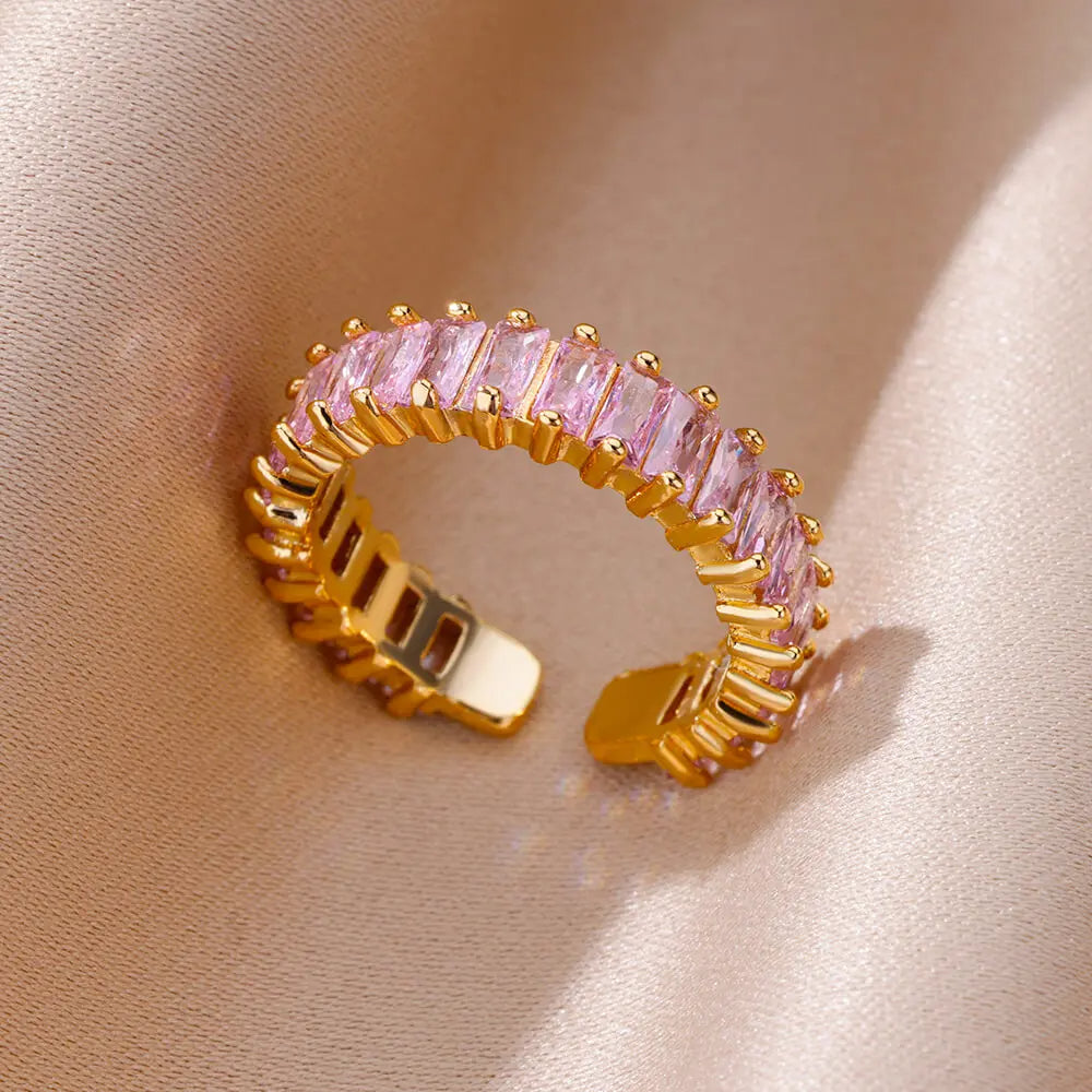 Luxus Goldring mit hellviolettem Zirkon