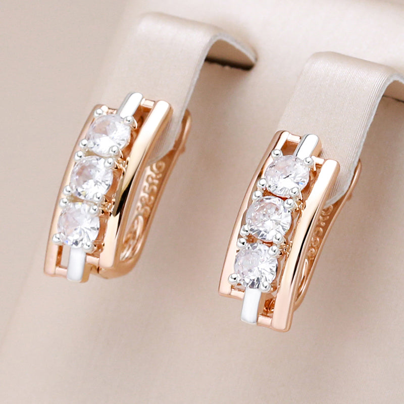 Elegante rechteckige Goldohrringe mit Kristallen