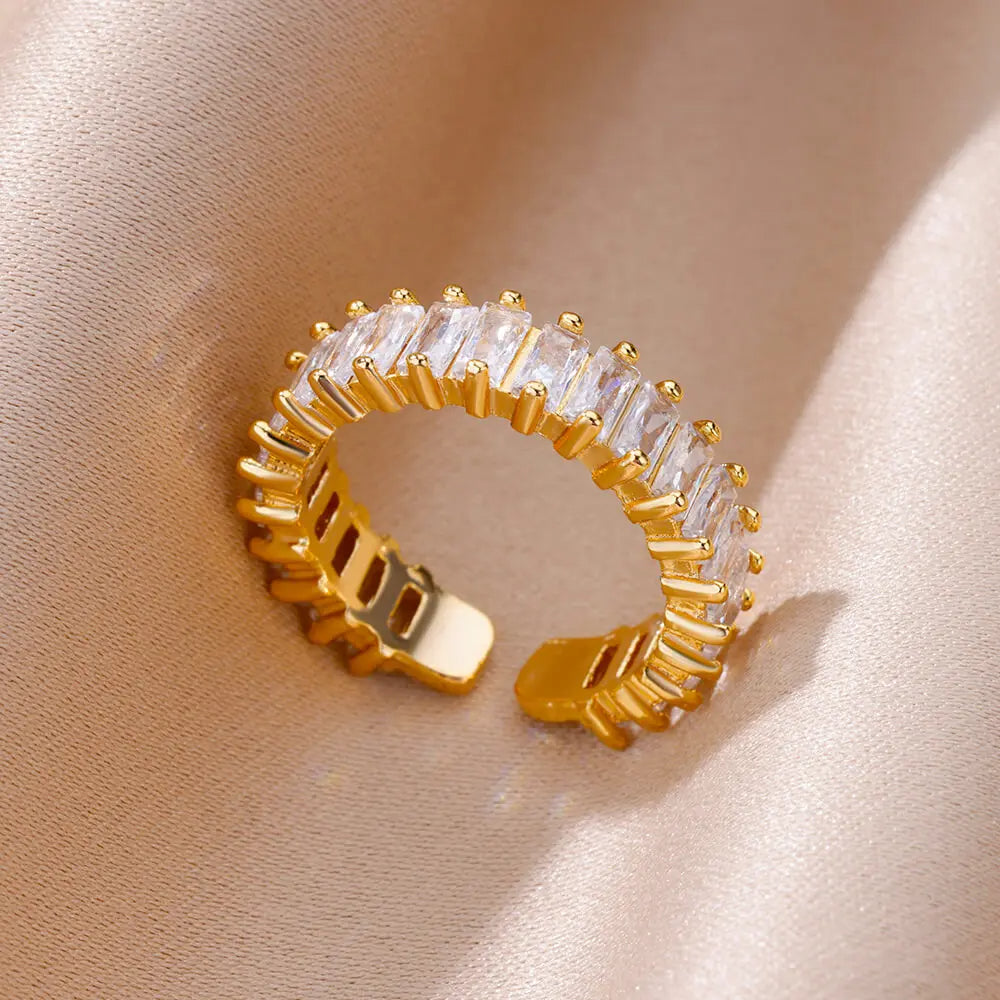 Luxus Goldring mit weißen Zirkonen